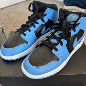 Air Jordan 1 MID - University Blue/ Black/ White